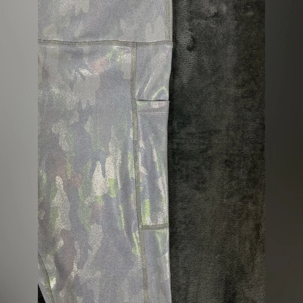 Zyia Active Leggings Iridescent White Camo Unicorn Shimmer Shiny Pearl Size 6-8 - Picture 3 of 7